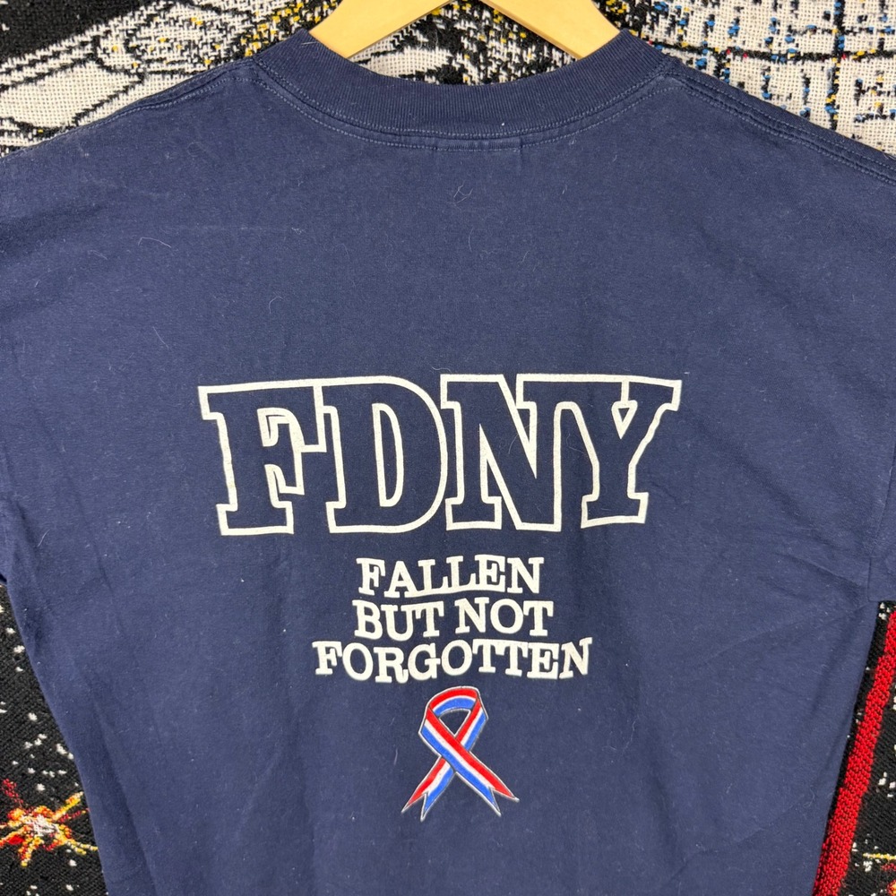 Gildan FDNY Fallen But Not Forgotten Memorial T-Shirt Navy Blue Large
